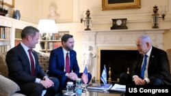 Իսրայելի վարչապետ Բենյամին Նեթանյահուն, ԱՄՆ փոխնախագահ ՋեյԴի Վենսը և ԱՄՆ նախագահի ազգային անվտանգության հարցերով խորհրդական Մայք Ուոլցը