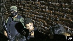 Edgar Jimenez Lugo (C) alias "El Ponchis" talks to a journalist as he is presented to the media in Cuernavaca. Soldiers arrested the teen suspected drug gang hitman Jimenez in central Mexico as he attempted to travel to the United States, (File)