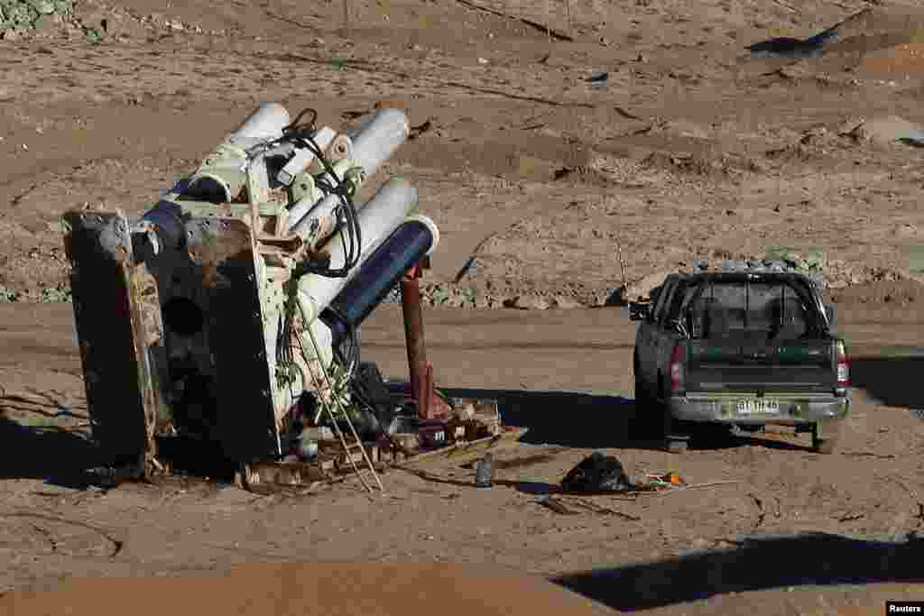 A special drill, theXtrata 950, which will dig an escape hole for 33 miners trapped underground in a copper and gold mine at Copiapo, north of Santiago, Chile, is seen inside the mine, Aug. 25, 2010. (Reuters)