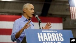 Serokê berê Barack Obama li dema yek ji mîtîngên piştgirîya kempeyna Harris.