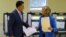Ứng cử vi&#234;n tổng thống của đảng Cộng h&#242;a Mitt Romney v&#224; vợ đi bỏ phiếu tại Belmont, bang Massachusetts, ng&#224;y 6/11/2012.