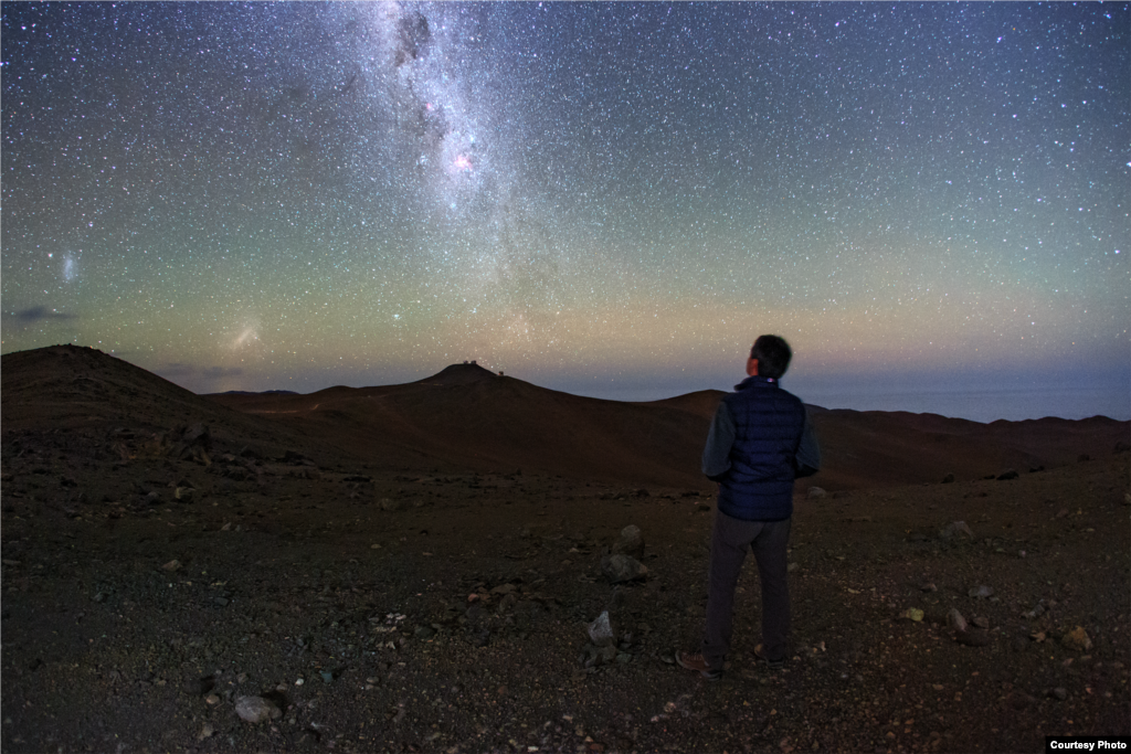 Some of the darkest skies in the world are above the Atacama desert in Chile. (ESO/Babtafreshi)