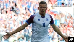 Iceland's Alfred Finnbogason celebrates after scoring his team opening goal during the group D match between Argentina and Iceland at the 2018 soccer World Cup in the Spartak Stadium in Moscow, Russia, June 16, 2018.