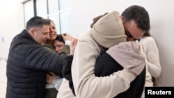 Емотивни средби на ослободените израелски заложници од Газа, со нивните најблиски, на 25 јануари, 2025