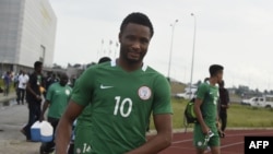 John Mikel Obi de l'équipe nationale nigériane s'entraîne avant le match contre le Camerou, Uyo, Nigeria le 31 aout 2017