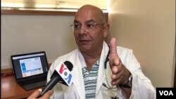 El doctor venezolano Julio Castro, director de la organización Médicos por la Salud, en entrevista con la Voz de América. Captura de video.