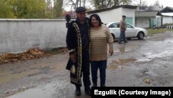 Murod Jo'rayev "Ezgulik" rahbari Vasila Inoyatova bilan, 12-noyabr, 2015