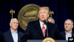 Tổng thống Donald Trump, phát biểu trước giới truyền thông sau khi tham gia một cuộc họp với các lãnh đạo phe Cộng hòa Quốc hội tại khu nghỉ dưỡng tổng thống ở Trại David, bang Maryland, ngày 6 tháng 1, 2017.