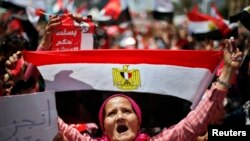 Egypt on Edge After Morsi Rebuffs Army Ultimatum 