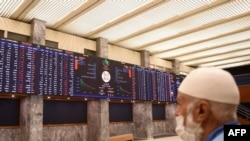 
د پاکستان د ونډو بازار د ویب پاڼې ترمخه نن د ګل یا دوشنبې له نیمایي ورځې وروسته بازار په 90008 درجو روان ؤ او په دې کې وړاندې 900 درجې اضافه 94 درجې ته راکوزه شوې وه.