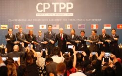 Kesebelas negara trans-Pasifik menandatangani "Perjanjian Kemitraan Trans-Pasifik Komprehensif dan Progresif" (CPTPP), 8 Maret 2018.