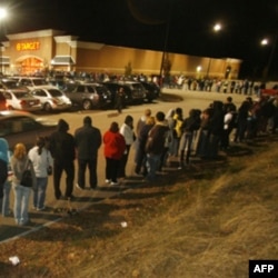 Birləşmiş Ştatlarda dükanların bir günlüyə böyük endirimərlə açıldığı ənənəvi "Black Friday" bu il daha tez başladı