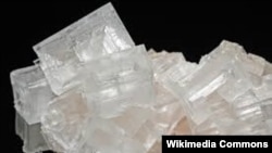 By analyzing tiny air bubbles in halite, researchers determined ancient Earth had much more oxygen than previously thought. 