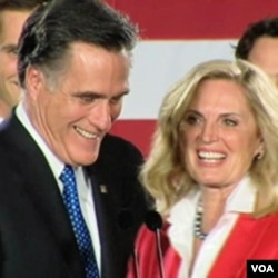 Mantan Gubernur Massachusetts, Mitt Romney dan isterinya, Ann Romney.