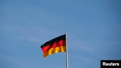 Condamné pour braquages, violences et trafic de cocaïne, Lutz Bachmann avait été détenu 14 mois en Allemagne après s'être enfui en Afrique du Sud.