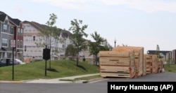 Секції нових будинків перед будівництвом в околиці Вашингтона