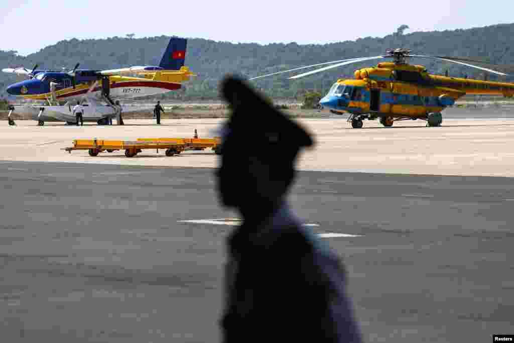 Syrians fleeing the war rush through broken down border fences to enter Turkish territory illegally, near the Turkish border crossing at Akcakale in Sanliurfa province.