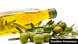 A small study suggests extra virgin olive oil may reduce the risk of breast cancer. (USDA/Creative Commons)