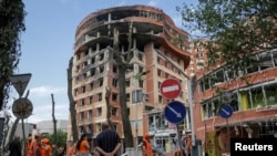 អគារ​មួយ​ត្រូវបានខូចខាតពីការ​បាញ់ផ្លោង​របស់​រុស្ស៊ីនៅក្រុង​ Odesa