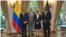 La jefa del Comando Sur de EEUU, general Laura J Richardson, en la residencia de la embajada de Colombia en Washington. A la izquierda el ministro de Defensa, Iván Velásquez y el embajador Daniel García-Peña. A la derecha el canciller colombiano, Luis Gilberto Murillo.