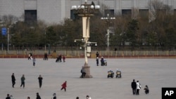 တရုတ် ပြည်သူ့အတိုင်ပင်ခံညီလာခံ မကျင်းပခင်တရက် တနင်္လာနေ့ တီယန်အန်မင်ရင်ပြင် မြင်ကွင်း။ (မတ် ၃၊ ၂၀၂၅) (AP)