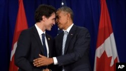 FILE - President Barack Obama (r) and Canada’s Prime Minister Justin Trudeau shake hands following their bilateral meeting at the Asia-Pacific Economic Cooperation summit in Manila, Philippines, Nov. 19, 2015.