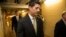 Dân biểu Paul Ryan đến dự một cuộc họp của Đảng Cộng hòa tại trụ sở Quốc hội Mỹ, Washington, ngày 21 tháng 10, 2015.