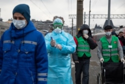 Medical workers prepare to check passengers arriving from Beijing at the Yaroslavsky railway station in Moscow, Jan. 31, 2020. Russia has reported the first two cases of a new virus in the country.