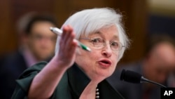 Kepala Federal Reserve, Janet Yellen memperingatkan perlunya kenaikan suku bunga untuk mencegah inflasi di AS (foto: dok).