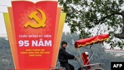 B&#237;ch chương ch&#224;o mừng kỷ niệm 95 năm th&#224;nh lập Đảng, H&#224; Nội, ng&#224;y 10/2/2025.