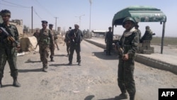 Tentara Yaman mengamankan perbatasan dengan Arab Saudi (foto: dok). Pasukan khusus AS membantu Yaman membebaskan 8 sandera Al-Qaida.
