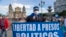Un ciudadano nicaragüense sostiene un cartel durante una protesta contra el presidente Daniel Ortega en la Plaza de la Constitución en la Ciudad de Guatemala, el domingo 7 de noviembre de 2021.