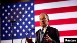 El candidato presidencial demócrata Michael Bloomberg habla durante un evento de campaña en el Centro Cultural Bessie Smith en Chattanooga, Tennessee.