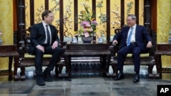 特斯拉首席执行官埃隆·马斯克（Elon Musk）2024年4月28日在北京与中国总理李强举行会晤。