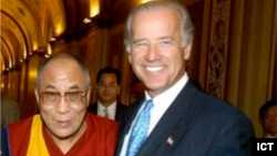 Joe Biden me Dalai Lamën