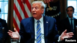 Tổng thống Donald Trump trong một cuộc trao đổi với báo chí về COVID-19 ở Nhà Trắng.