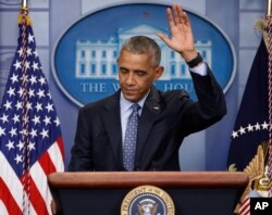 President Barack Obama waves as he concludes his final presidential news conference in the briefing room of the White House in Washington, Jan. 18, 2017.