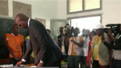 Raia wa Msumbiji washiriki katika zoezi la kupiga kura kumchagua rais