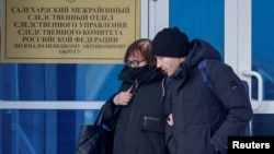 FILE - Lyudmila Navalnaya, the mother of late Russian opposition leader Alexei Navalny, and his lawyer Alexei Tsvetkov walk out of an office of the Investigative Committee's regional department in the city of Salekhard in the Yamal-Nenets Region, Russia, Feb. 19, 2024.