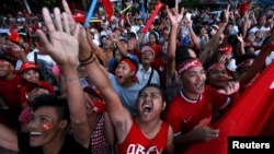 Supporters of Myanmar's opposition leader Aung San Suu Kyi gather outside National League for Democracy headquarters (NLD) in Yangon, Myanmar, Nov. 9, 2015.