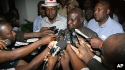 Journalists swarm Nigeria Labor Congress chief Abdulwahed Omar (C) on January 15, 2012 at the state house in Abuja, Nigeria.
