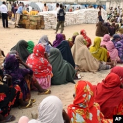 Internally displaced Somali women queue to receive food-aid rations at a distribution center, in an IDP camp in the Somali capital Mogadishu, July 26, 2011
