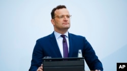 Menteri Kesehatan Jens Spahn, di Berlin, Jerman, 6 Agustus 2020.