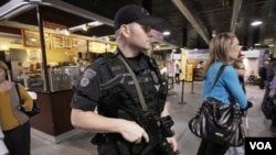 La iniciativa destaca que otras formas de extremismo no serán ignoradas, y como ejemplo menciona los ataques en julio del año pasado por parte de un extremista de derecha en Noruega