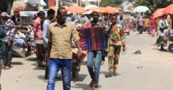 FILE - Somalis without face masks visit the Bakara Market in Mogadishu, Dec. 2, 2020.