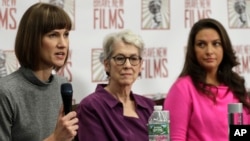 Rachel Crooks, à gauche, Jessica Leeds, au centre, et Samantha Holvey, conférence de presse, New York, le 11 décembre 2017. 