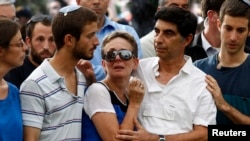 From left, Ayelet, Zur, Lea, Simcha and Haimi, the family of Israeli soldier Lieutenant Hadar Goldin, mourn during his funeral in Kfar Saba, near Tel Aviv, Israel, August 3, 2014.