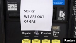 La escasez de gasolina en la costa del Atlántico de EE. UU. esta semana hizo recordar los años de inflación de la década de 1970, pero los economistas afirman que no hay que alarmarse. [Foto de archivo]