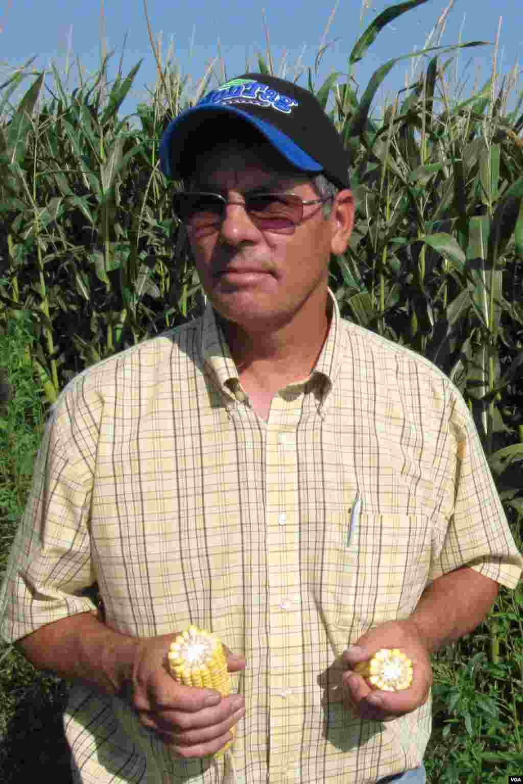 Alan Bennett grows corn for the ethanol plant in Galva, Iowa. (Steve Baragona/VOA) 