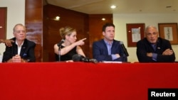(L-R) Pablo Diaz, member of U.S. Affairs department at the Cuban Foreign Ministry (not seen), former U.S. Agriculture Secretary John Block, Cargill executive and chairwoman of the U.S. Agriculture Coalition for Cuba, Devry Boughner, Paul Johnson, member of the U.S agriculture coalition, and former U.S. Agriculture Secretary Mike Espy attend a news conference in Havana, March 2, 2015. 